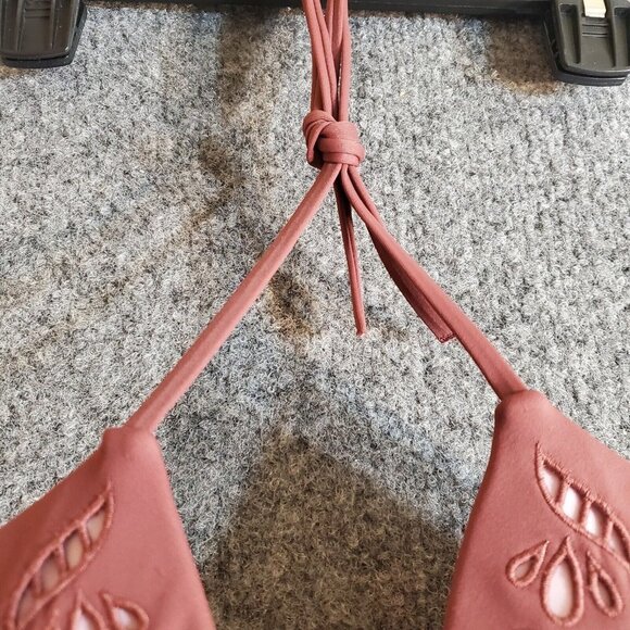 Shade & Shore Floral Eyelet Overlay Bikini Top size 34B Padded Push-up Tie Back - Picture 8 of 11